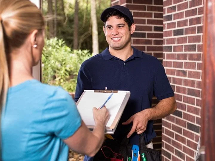 Beehive Plumbing plumber arriving at a home